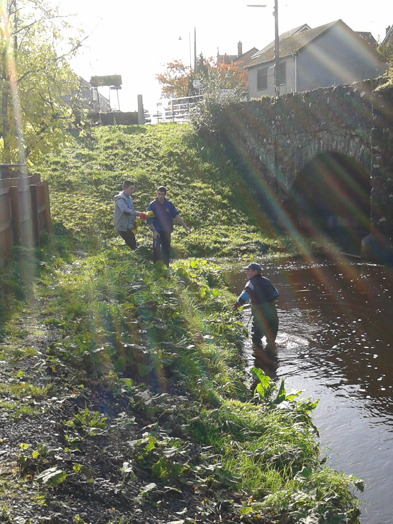 River-Clean-up-2014-Man-in-waders-and-youth-group